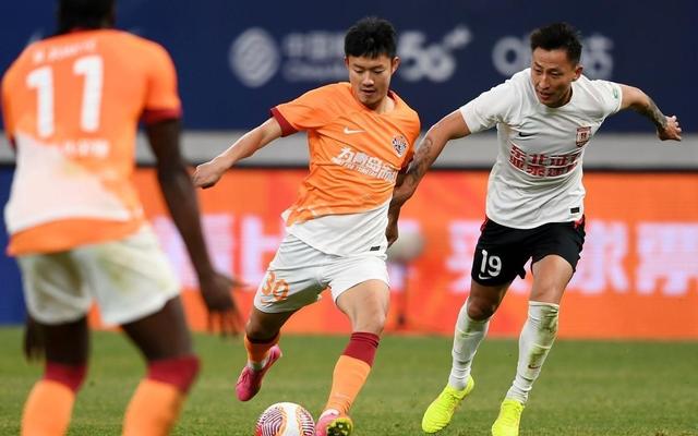 中超赛程吃紧；广东宏远赛后豪取连胜；话题不断；控场能力受关注(中超不败纪录和连胜记录)-乐竞体育官网